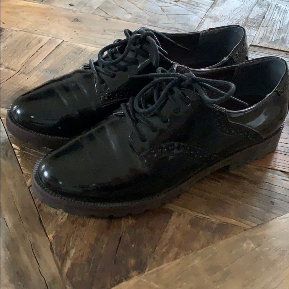 Patent Leather Lace Up Oxford Shoe size 7 1/2